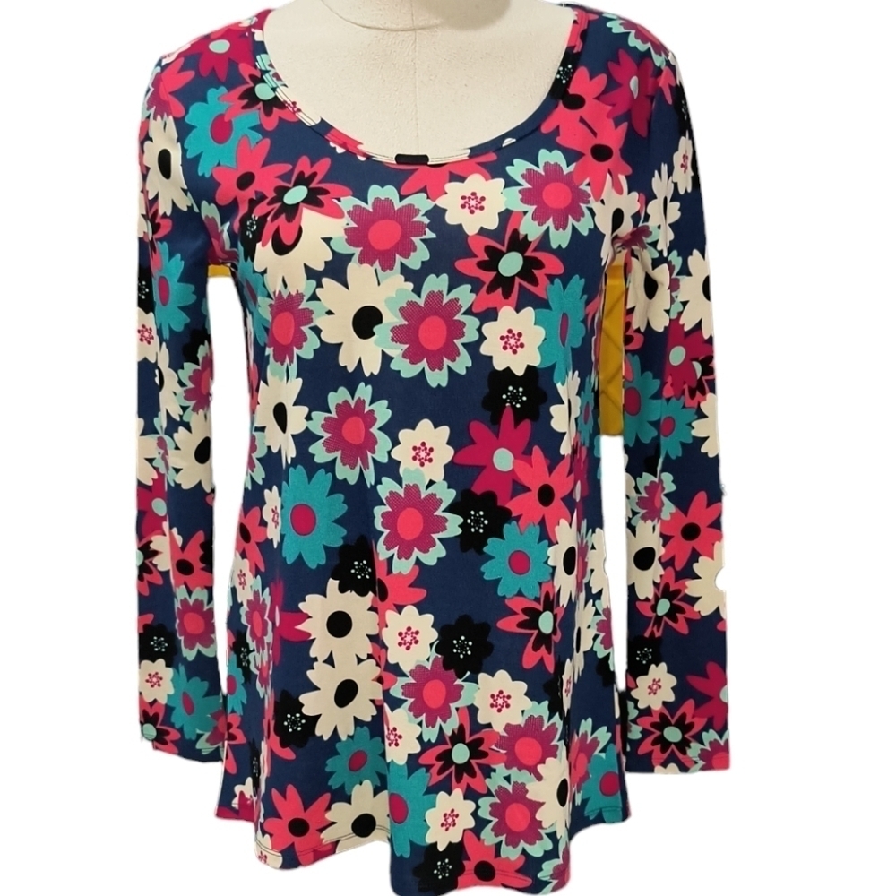 NWT LuLaRoe Lynnae Long Sleeve T Size XS (2-4)